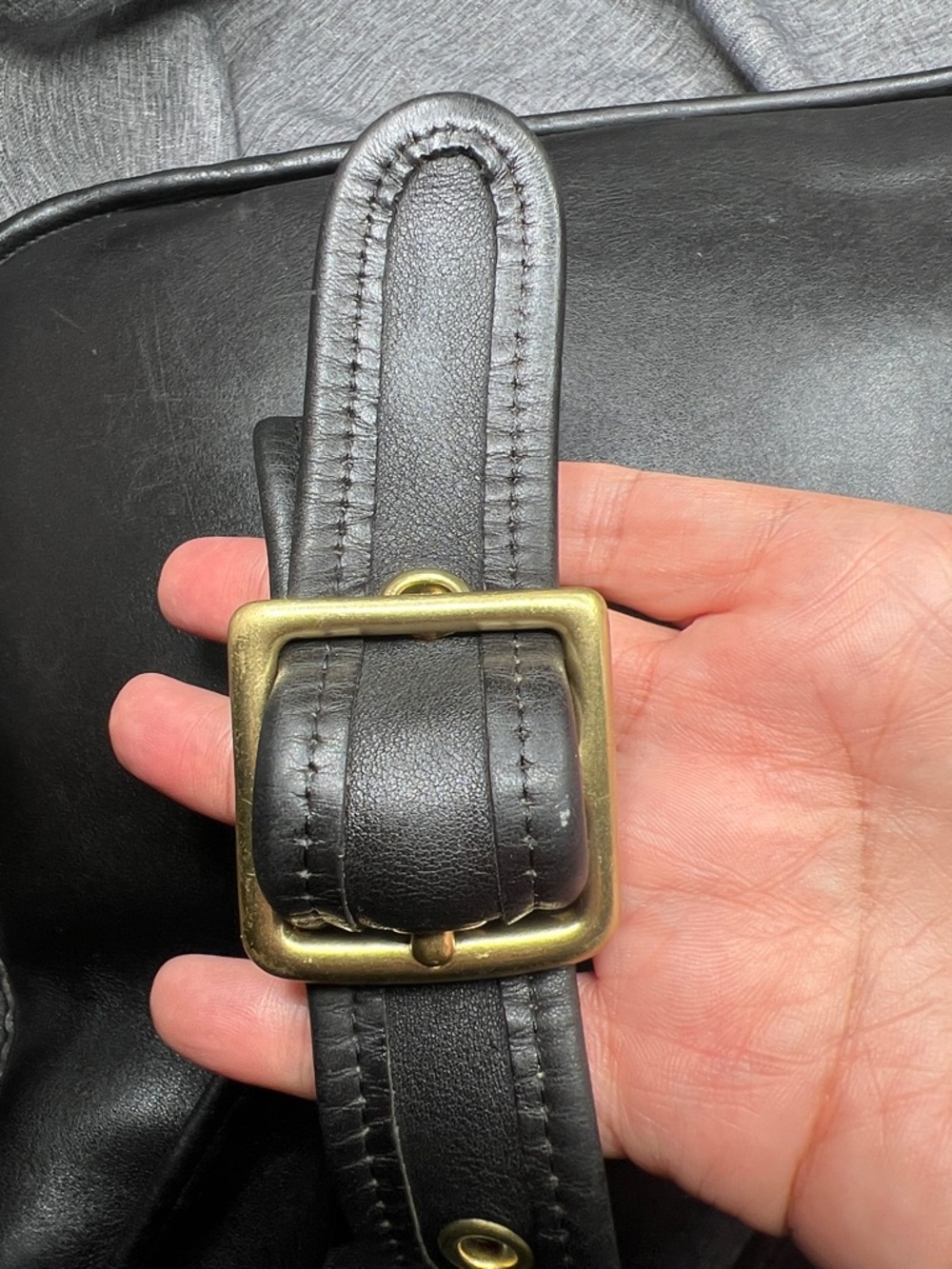 Coach Vintage Taft Black Leather Crossbody 9980 Bag with Brass-Tone Turn Lock - Picture 5 of 16